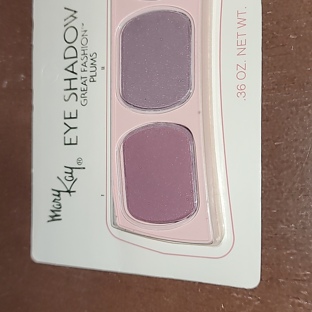 Mary Kay Eye Shadow Palette Great Fashion Plums 0477 .36 oz. NIP Retired Stock - Picture 2 of 6